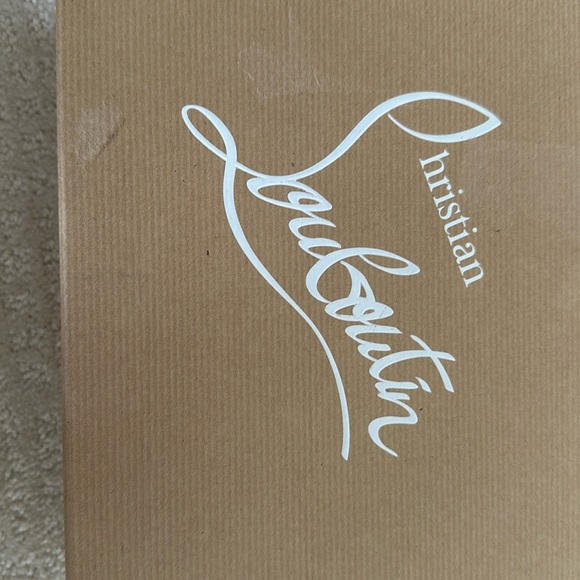 Gorgeous pristine Loubs. To narrow for me - Picture 1 of 6